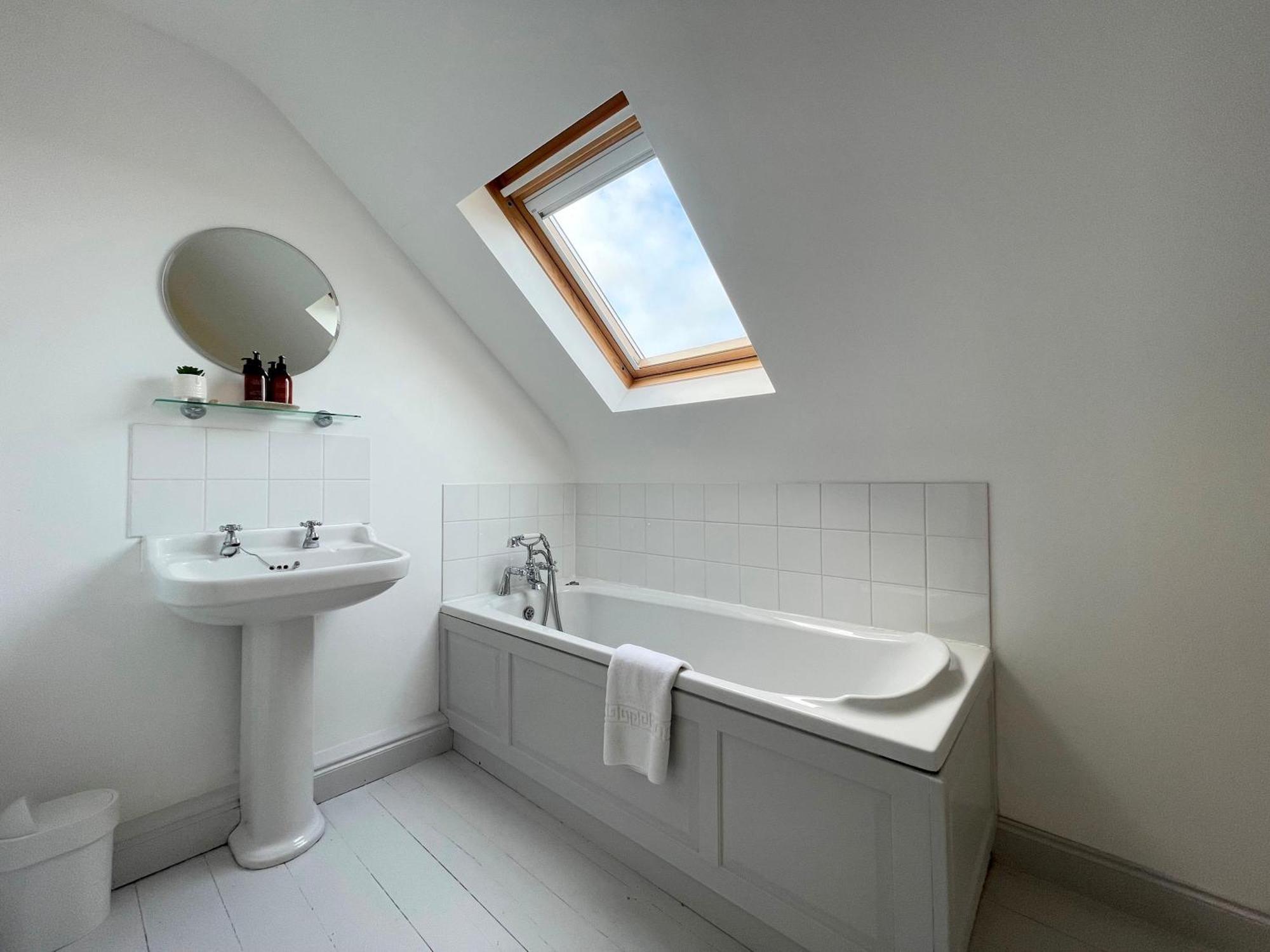Spacious Home Sleeps 6 Short Walk To Port Isaac Village & Stunning Views ภายนอก รูปภาพ